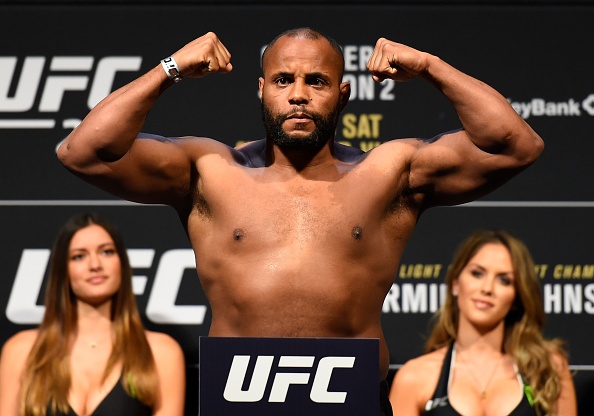 Daniel Cormier danh bai Anthony Johnson o UFC 210 anh 3