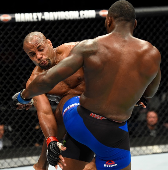 Daniel Cormier danh bai Anthony Johnson o UFC 210 anh 8