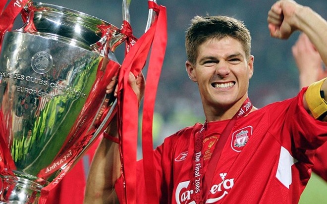 Gerrard sap thi dau tro lai trong mau ao Liverpool hinh anh