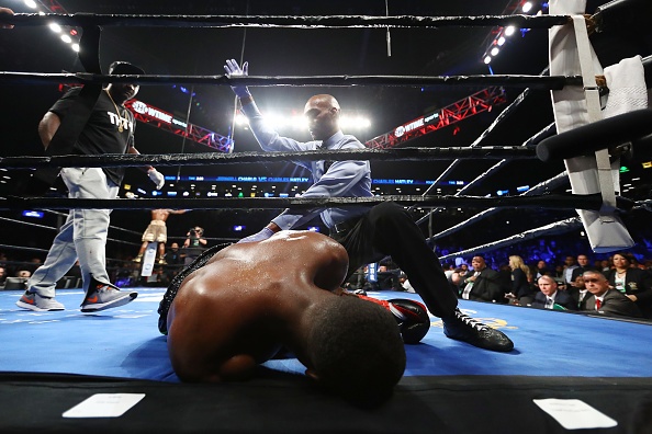 Cu knock-out cua Jermell Charlo hinh anh