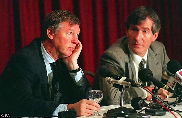 Mark Hughes – ga tu ki cuu ca su nghiep cua Sir Alex Ferguson anh 2