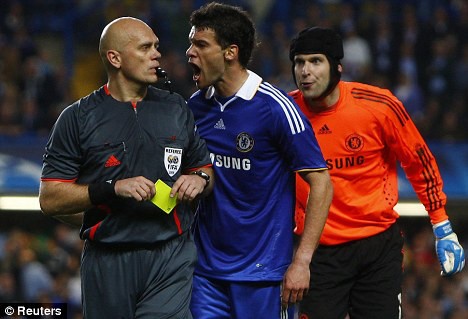 Video nhung tinh huong gay tranh cai tran ban ket luot ve Champions League 2008-2009 Chelsea - Barca hinh anh