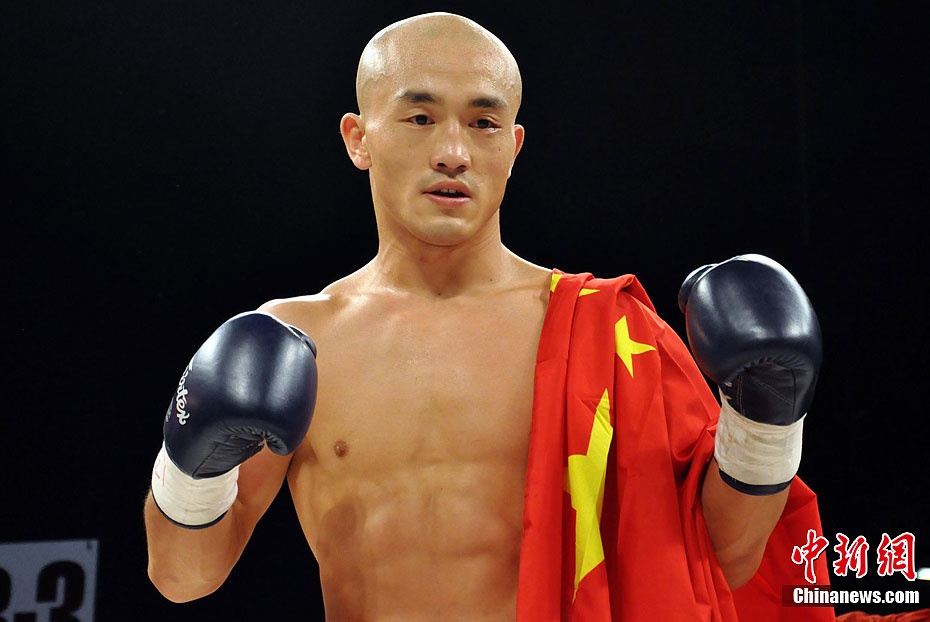 Nhat Long chien thang trong tran tai dau hinh anh