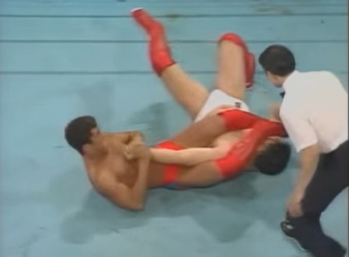 Những trận đối đầu giữa MMA và võ truyền thống ảnh 3 Nhung tran doi dau giua MMA va vo truyen thong anh 3