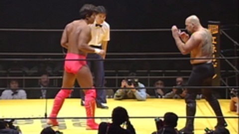 Tran dau giua Ryushi Yanagisawa va Jack McLaughlin hinh anh