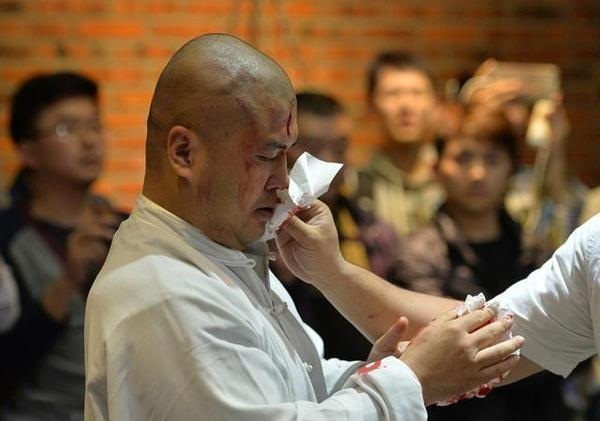 Những trận đối đầu giữa MMA và võ truyền thống ảnh 4 Nhung tran doi dau giua MMA va vo truyen thong anh 4