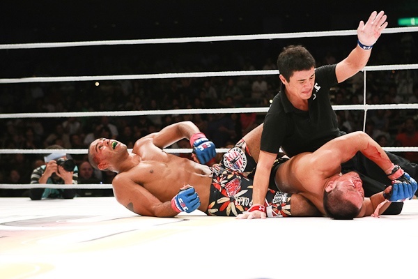 10 tran dau hap dan nhat lich su MMA anh 7