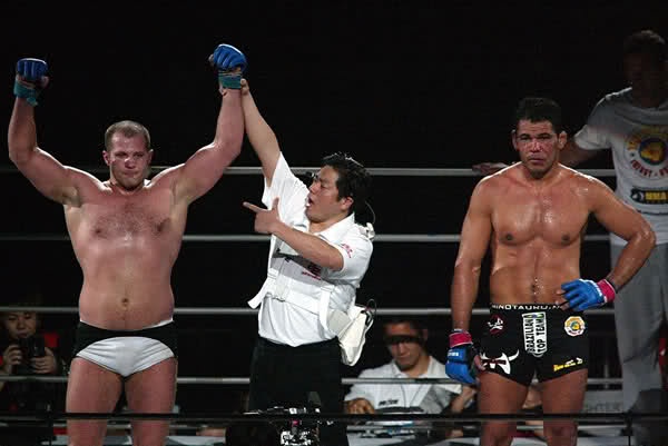 10 tran dau hap dan nhat lich su MMA anh 5