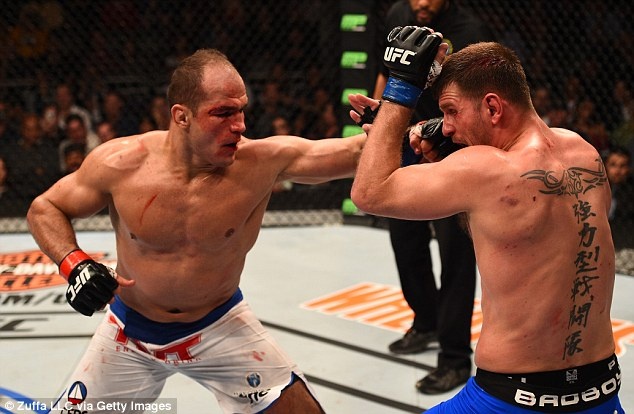 UFC 211: Nha vo dich cho ke thach dau do van anh 2