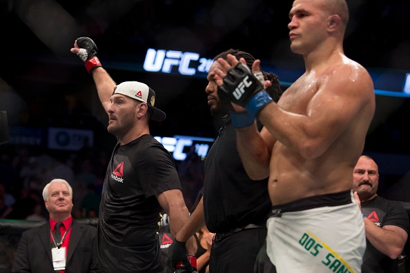 UFC 211: Nha vo dich cho ke thach dau do van anh 8