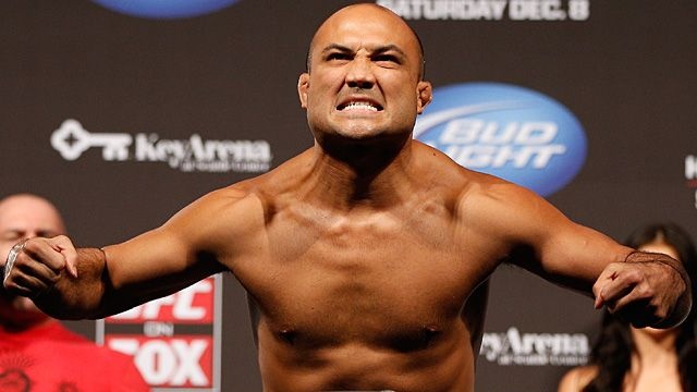 Những khoảnh khắc ‘khó đỡ’ nhất lịch sử UFC ảnh 3 Nhung khoanh khac ‘kho do’ nhat lich su UFC anh 3