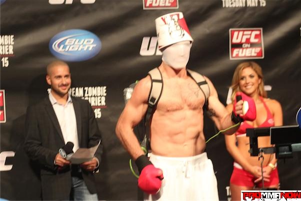 Những khoảnh khắc ‘khó đỡ’ nhất lịch sử UFC ảnh 4 Nhung khoanh khac ‘kho do’ nhat lich su UFC anh 4