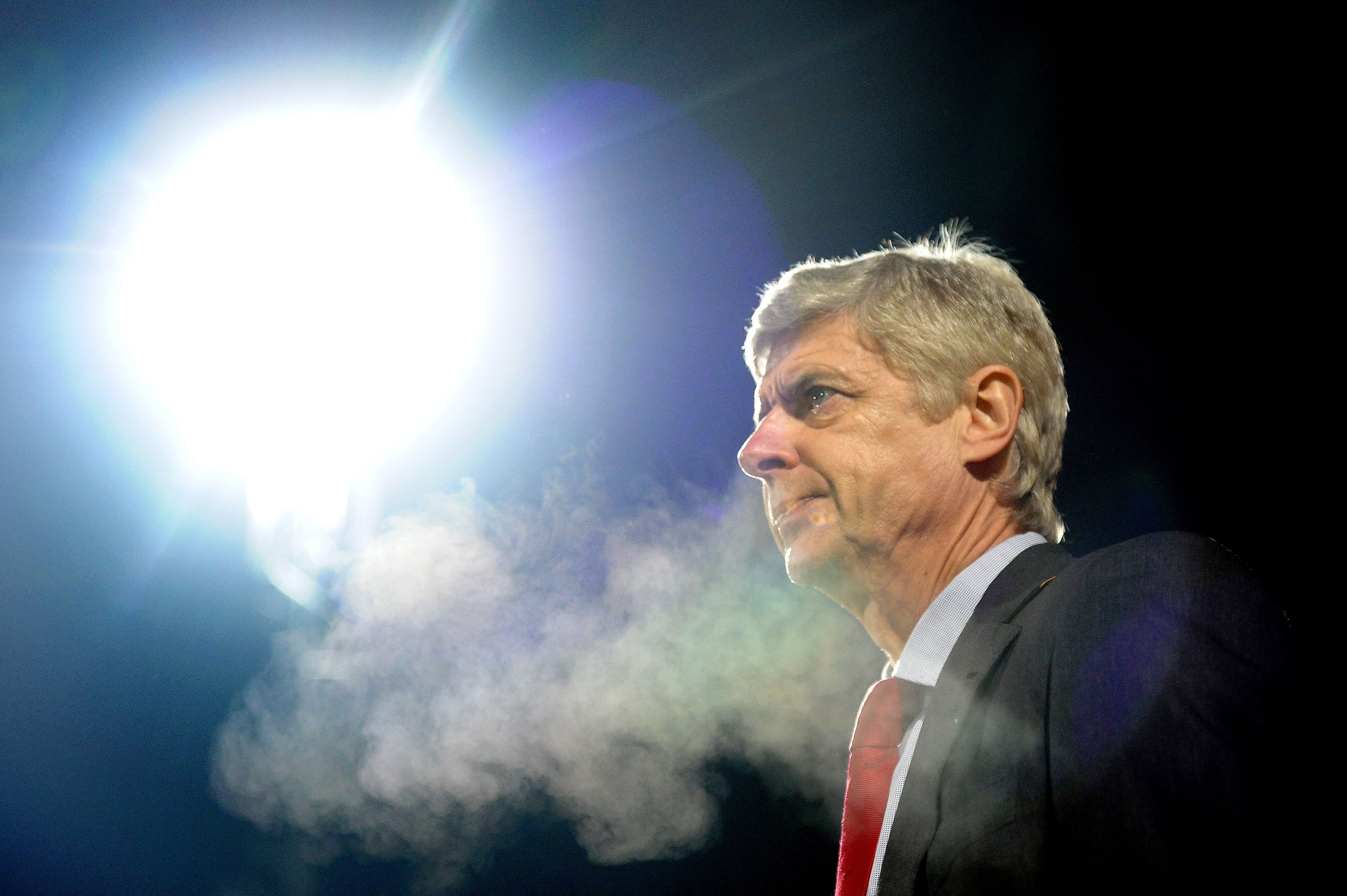 Tuong lai cua Wenger: Thanh bai 20 nam tai mot tran danh hinh anh