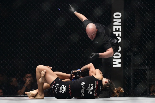 One Championship 55: Angela Lee chien thang anh 8