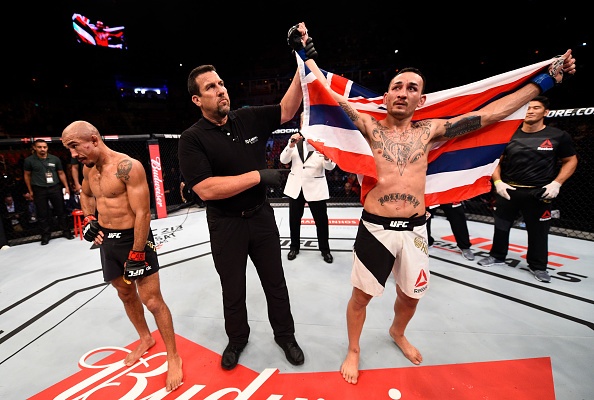 UFC 212: Thua dau Max Holloway,  nha vo dich Jose Aldo bat khoc anh 10
