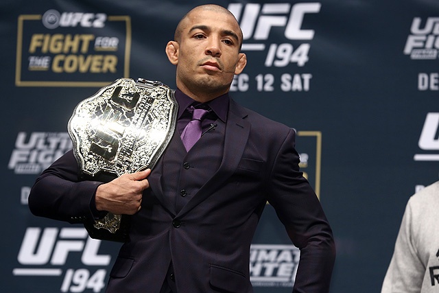 UFC 212: Thua dau Max Holloway,  nha vo dich Jose Aldo bat khoc anh 2