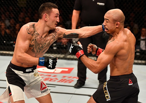 UFC 212: Thua dau Max Holloway,  nha vo dich Jose Aldo bat khoc anh 6