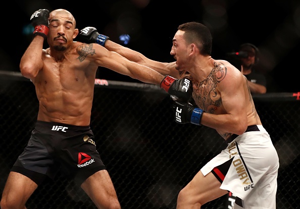 UFC 212: Thua dau Max Holloway,  nha vo dich Jose Aldo bat khoc anh 7
