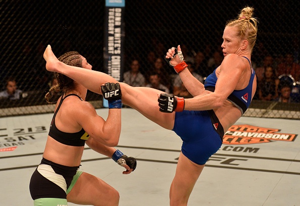 Pha knock-out dep mat cua Holly Holm truoc Bethe Correia hinh anh
