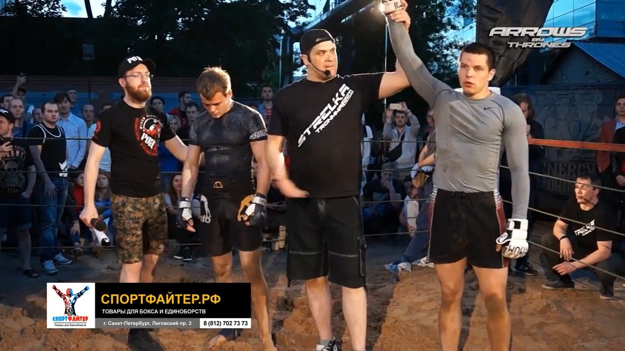 Cau thu Rugby danh bai vo si MMA hinh anh