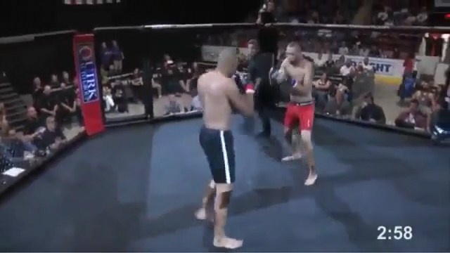 Cu knock-out chop nhoang cua Josh Jones (quan den) truoc Anthony Spires hinh anh