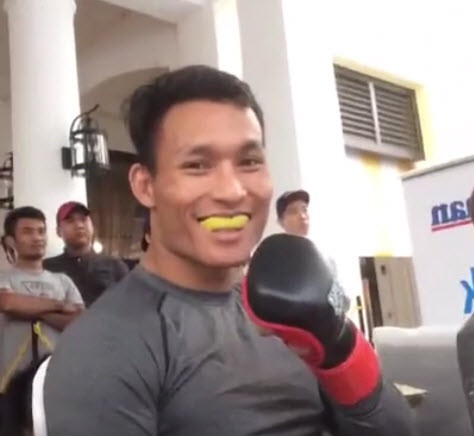 Võ sĩ Việt đầu tiên thi đấu MMA chuyên nghiệp ảnh 1 Vo si Viet dau tien thi dau MMA chuyen nghiep anh 1