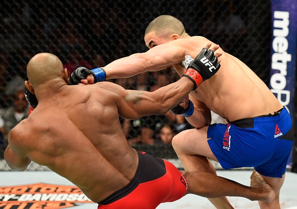 UFC 213: Chien thang gay can cua Robert Whittaker anh 6