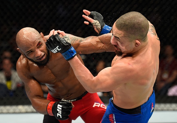 UFC 213: Chien thang gay can cua Robert Whittaker anh 7