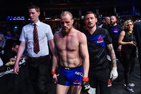 UFC FN 113: Ban than Conor McGregor thua knock-out chong vanh hinh anh