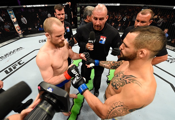 UFC FN 113: Ban than Conor McGregor thua chong van anh 4