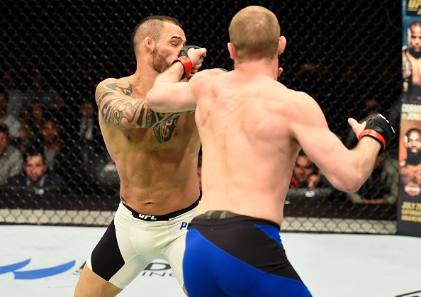 UFC FN 113: Ban than Conor McGregor thua chong van anh 5