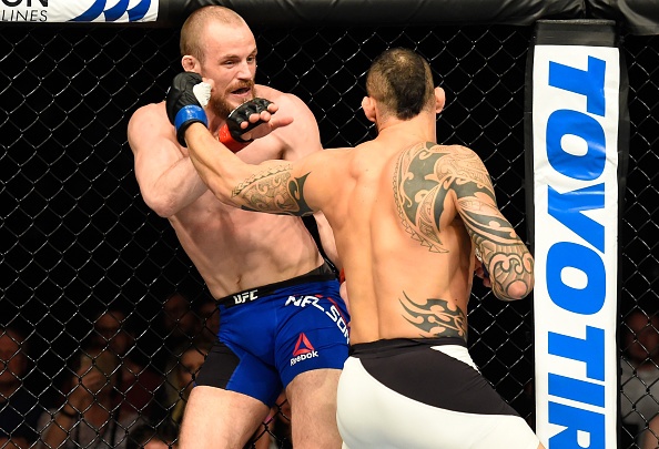 UFC FN 113: Ban than Conor McGregor thua chong van anh 6