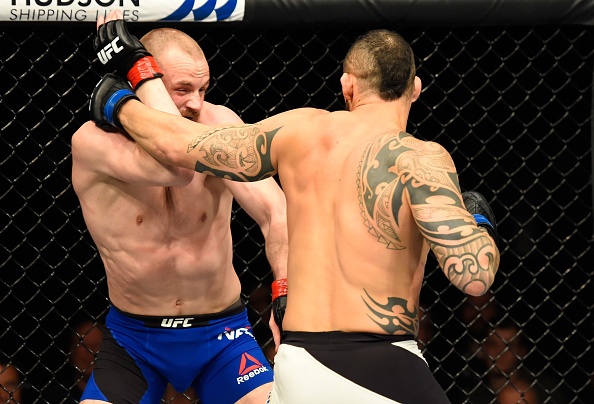 Pha knock-out dep mat cua Santiago Ponzinibbio truoc Gunnar Nelson hinh anh