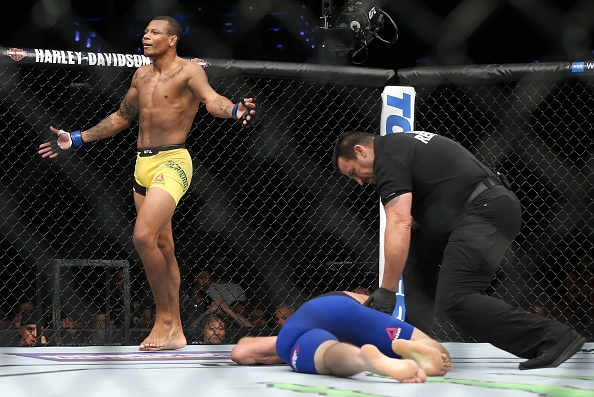 UFC on Fox 25: Chris Weidman tro lai an tuong anh 10