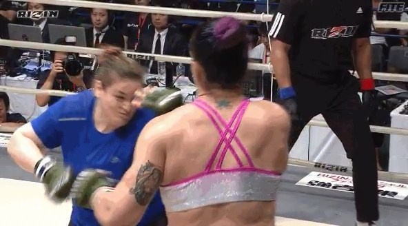 Tinh huong choc mat cua Gabi Garcia voi doi thu Oksana Gagloeva hinh anh