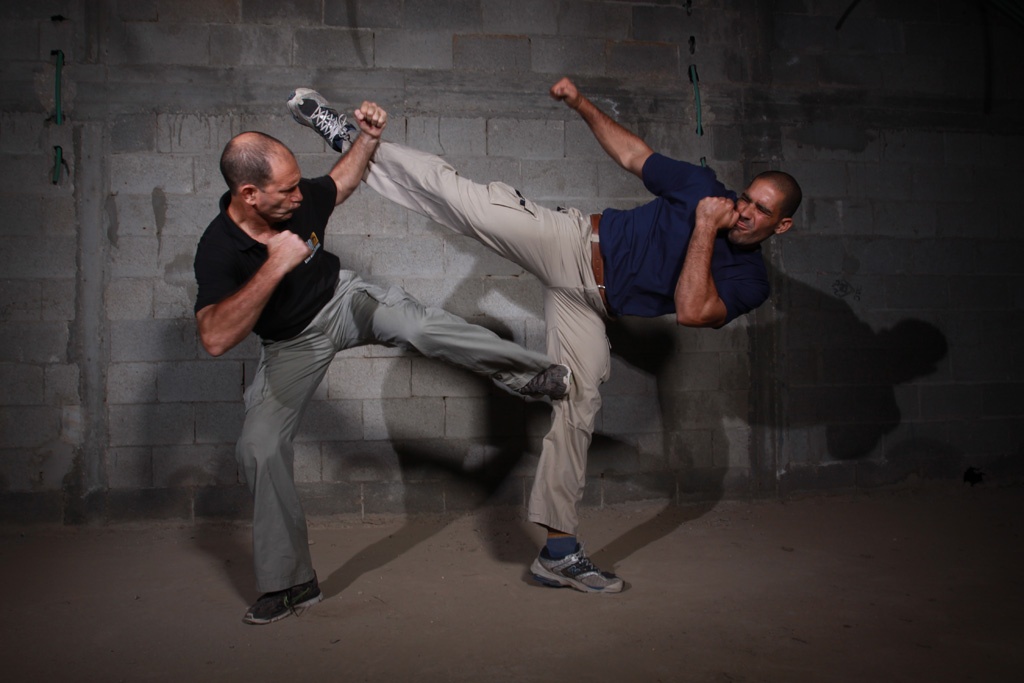 Krav Maga (Ky 2) anh 1