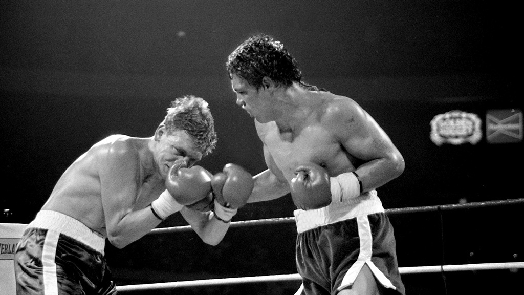 Tran dau giua Billy Collins va Luis Resto hinh anh