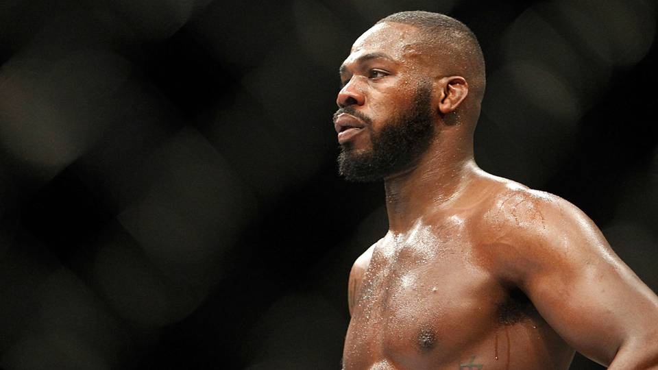 Duong tinh voi chat cam, Jon Jones doi dien an phat cuc nang hinh anh