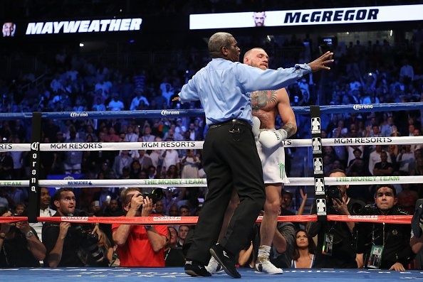 McGregor tố trọng tài thiên vị ảnh 1 McGregor to trong tai thien vi anh 1
