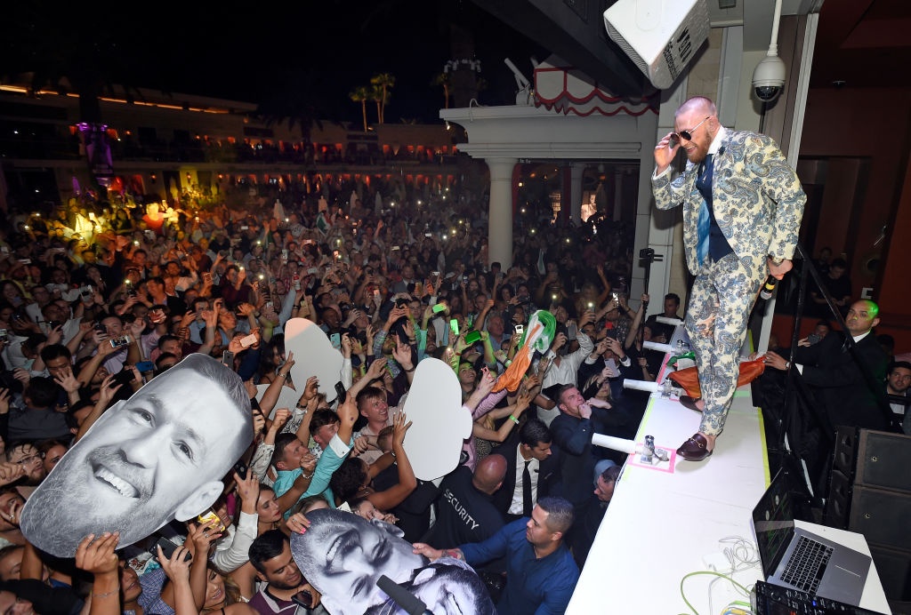 McGregor to chuc an mung hoanh trang anh 1