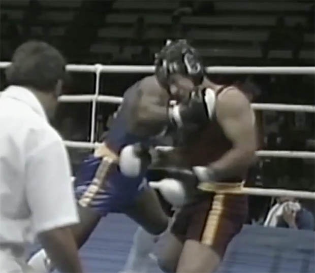 Mike Tyson o tuoi 15 knock-out doi thu trong 9 giay hinh anh