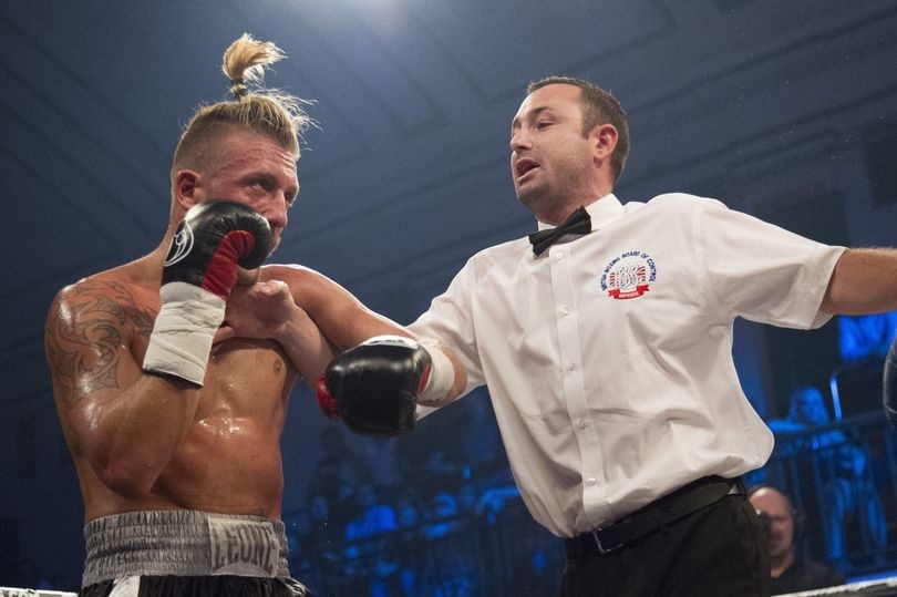 Day trong tai,  tay dam nguoi Italia ngay lap tuc bi xu thua anh 1