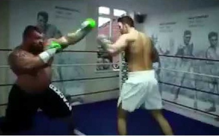 Hughie Fury dau tap quyen anh cung nguoi khoe nhat hanh tinh hinh anh