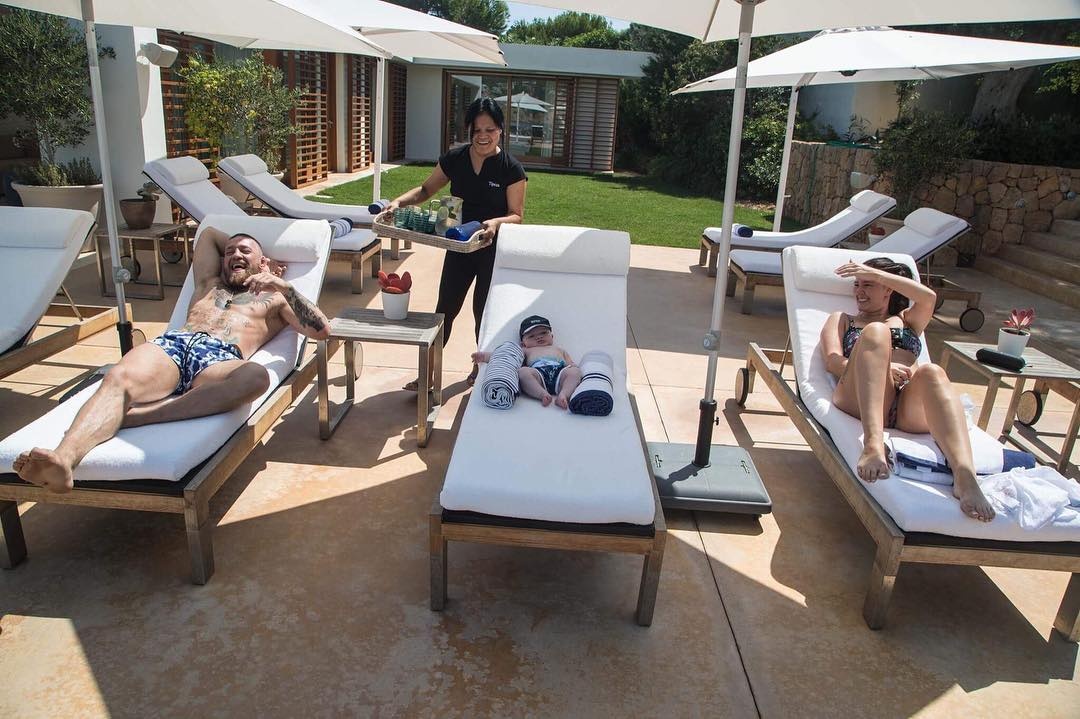 McGregor nghi duong anh 1