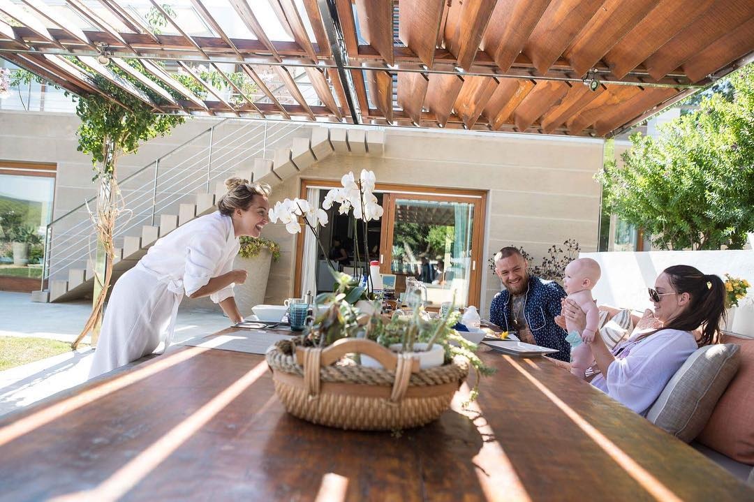 McGregor nghi duong anh 3