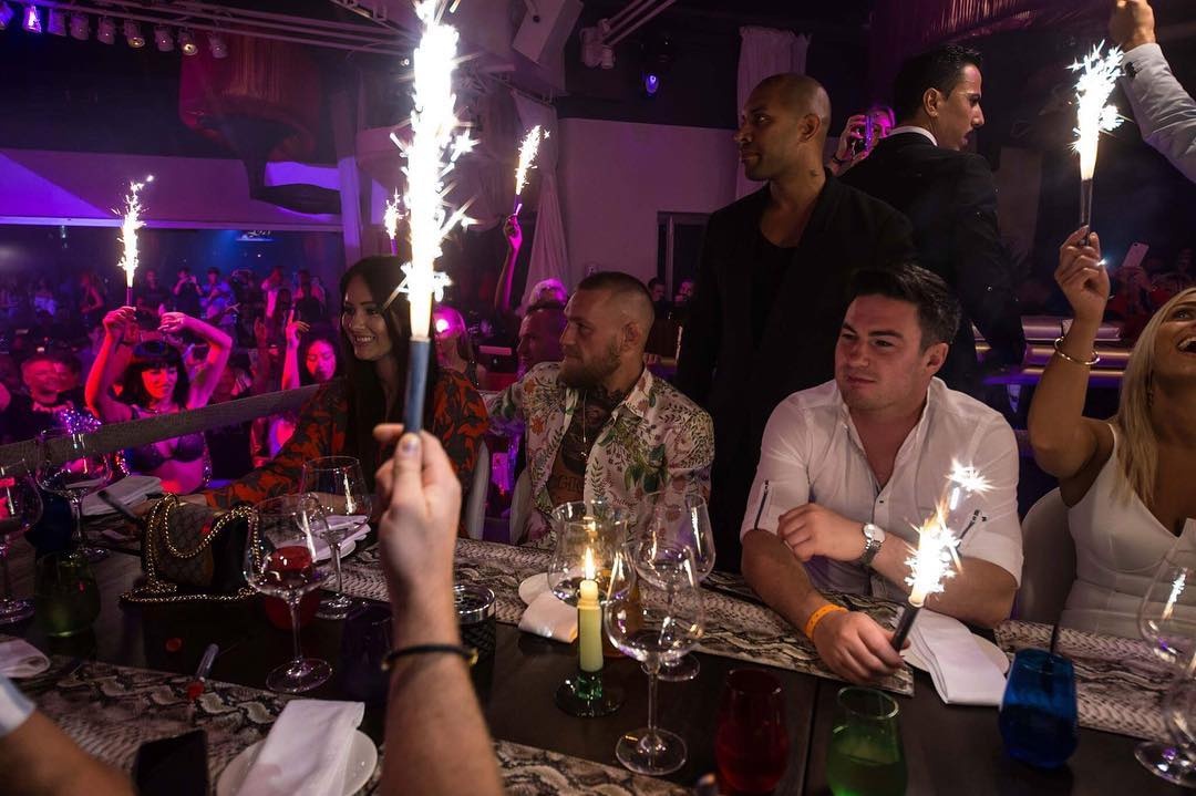 McGregor nghi duong anh 7