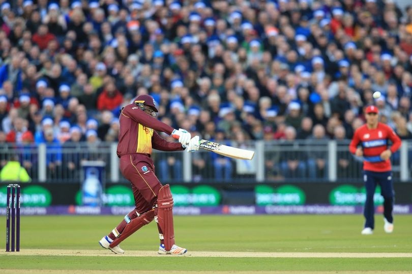 Sàn bị sập khiến 3 khán giả bị thương ảnh 1 San bi sap khien 3 khan gia bi thuong anh 1