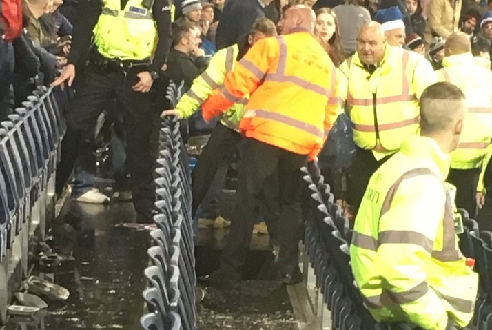 Sàn bị sập khiến 3 khán giả bị thương ảnh 3 San bi sap khien 3 khan gia bi thuong anh 3