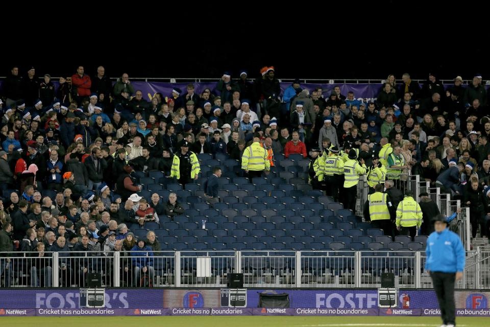 Sàn bị sập khiến 3 khán giả bị thương ảnh 5 San bi sap khien 3 khan gia bi thuong anh 5