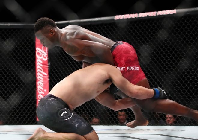 UFC FN 117: Vo si UFC thang bang don khoa hiem anh 4